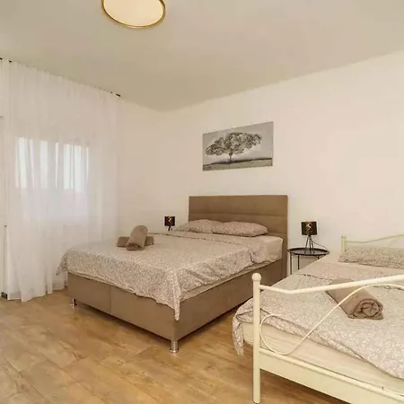 Near In 54775 Appartement Dramalj