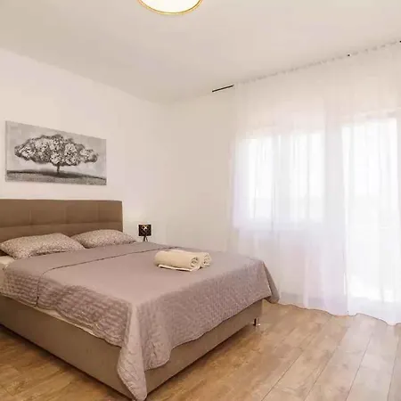 Near In 54775 Appartement Dramalj