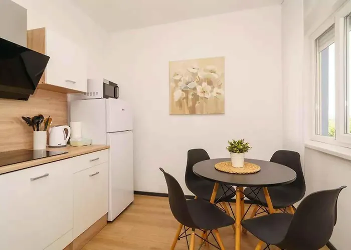 Apartment Near In 54775 Dramalj