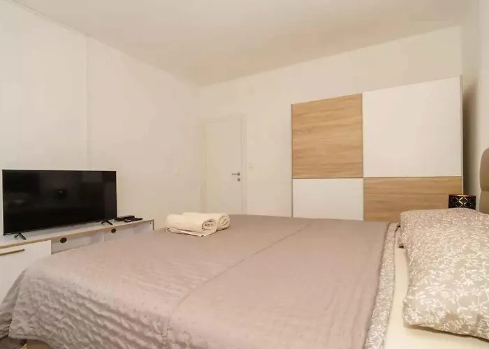 Apartment Near In 54775 Dramalj