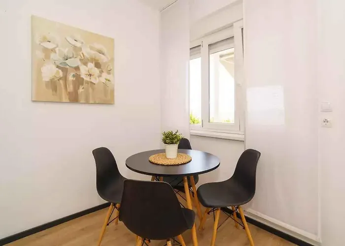 Near In 54775 Apartment
