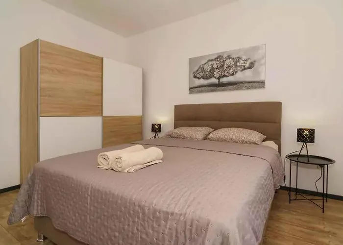 Near In 54775 Apartment *